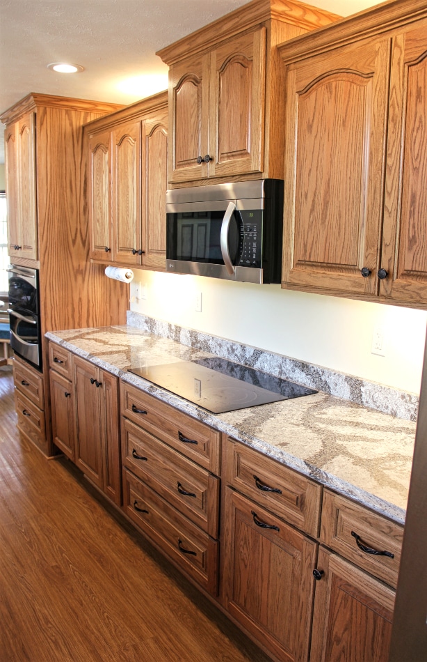 Cambria Quartz Conneaut Lake, Oak Kitchen Cabinets With Quartz Countertops