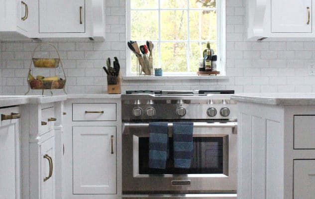 white-custom-kitchen-cabinets
