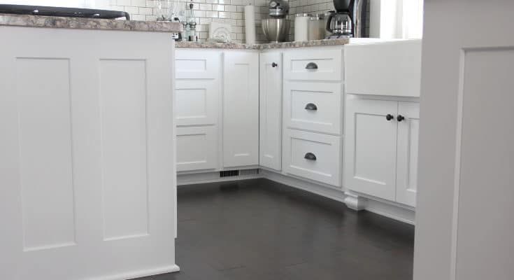 white-custom-kitchen-cabinets