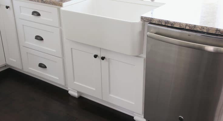 white-custom-kitchen-cabinets